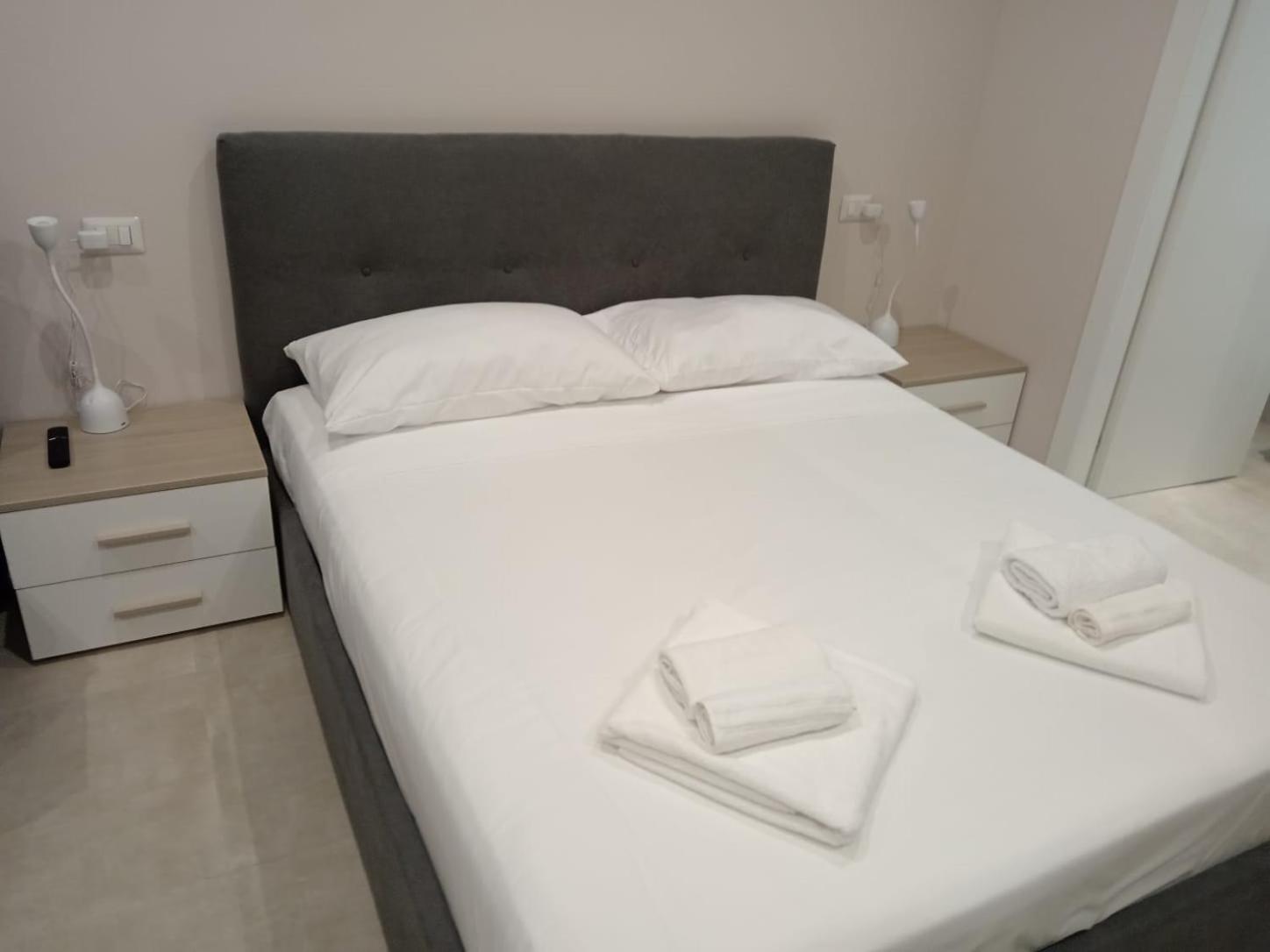 Gambara Metro Apartment Milano Ngoại thất bức ảnh
